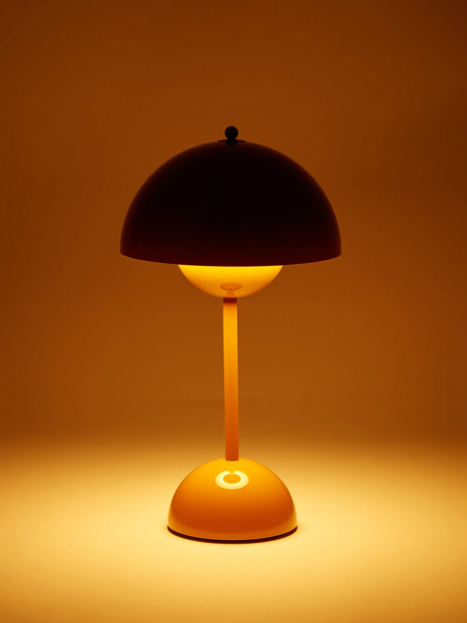 &Tradition Flowerpot Table Portable VP9 - Mustard 4 &Tradition Flowerpot Table Portable VP9 - Mustard - Image 2