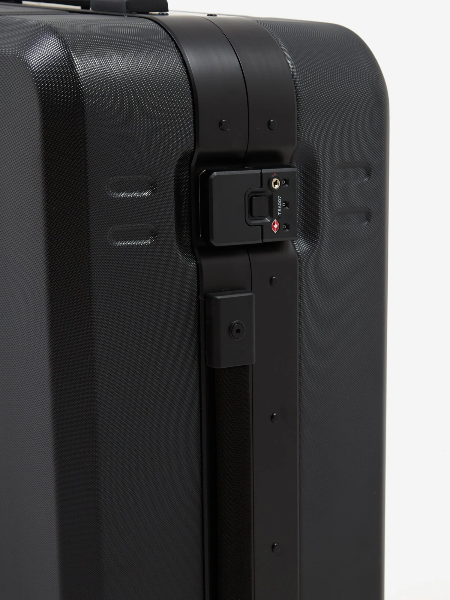 Db Ramverk Pro Check-in Luggage Medium - Black Out 6 Db Ramverk Pro Check-in Luggage Medium - Black Out - Image 4