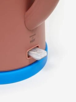 HAY Sowden Kettle - Brown -Quality Home Furnishings Store HAY SOWDEN KETTLE BROWN SS22 GOODHOOD 155932 b2660903 eef3 427c 8ba7 c023422e61bc