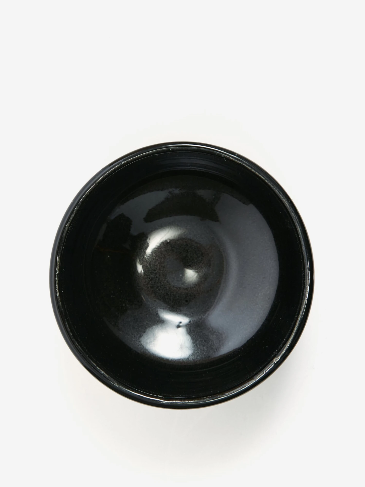 HEÜGE Mino-ware Matcha Bowl Setoguro - Black 5 HEÜGE Mino-ware Matcha Bowl Setoguro - Black - Image 3