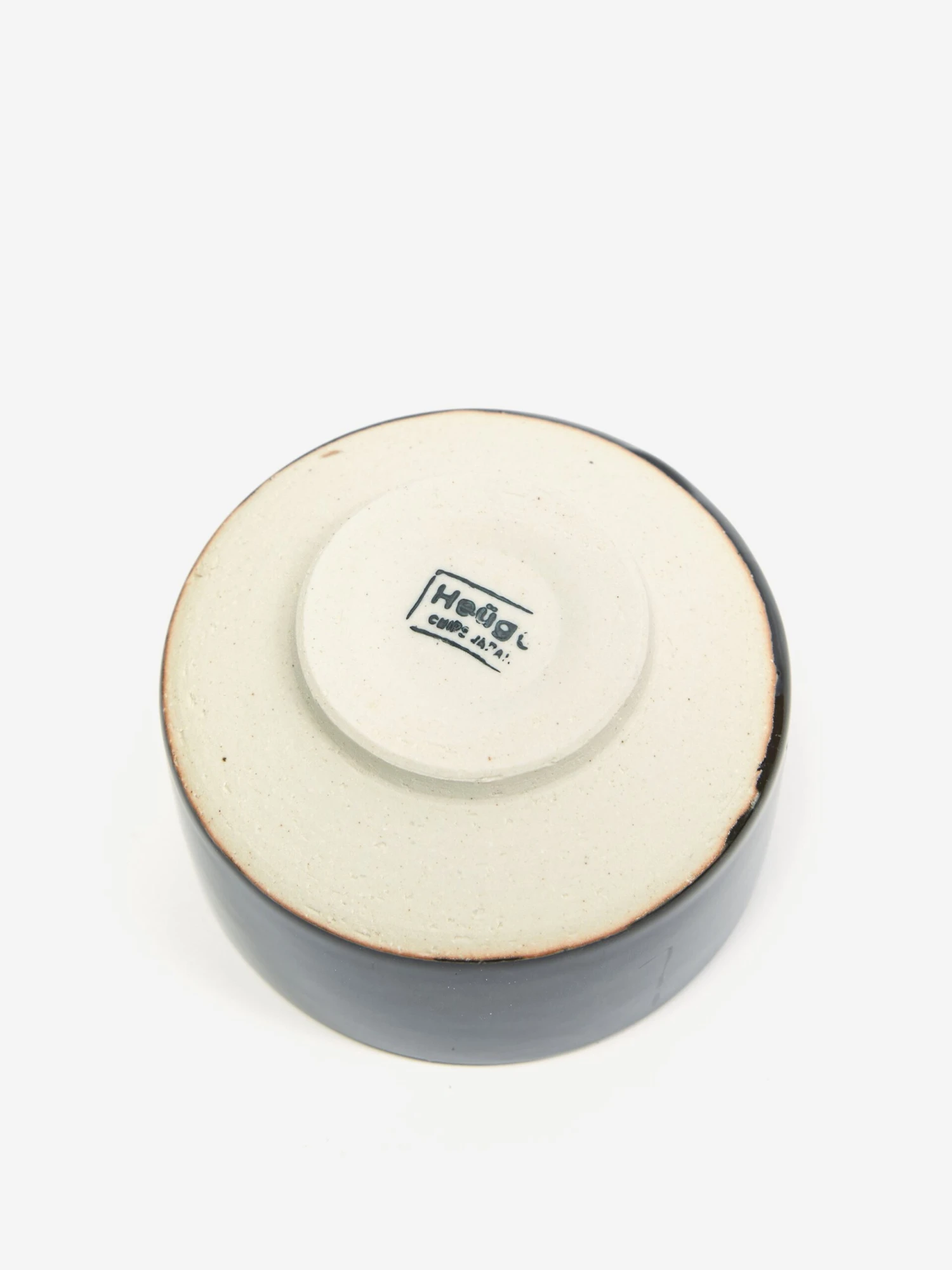 HEÜGE Mino-ware Matcha Bowl Setoguro - Black 4 HEÜGE Mino-ware Matcha Bowl Setoguro - Black - Image 2
