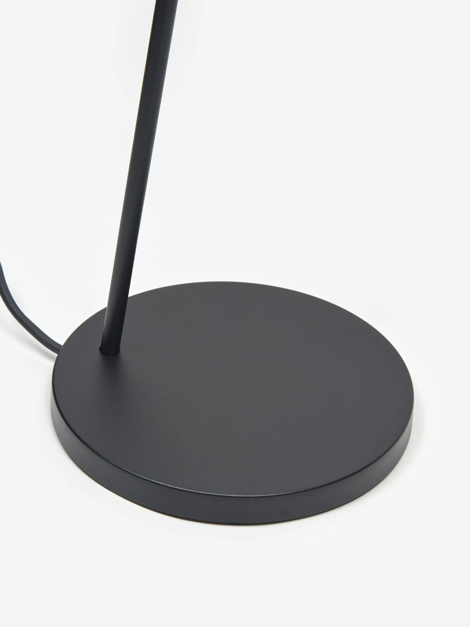 Muuto Leaf Table Lamp - Black 7 Muuto Leaf Table Lamp - Black - Image 5