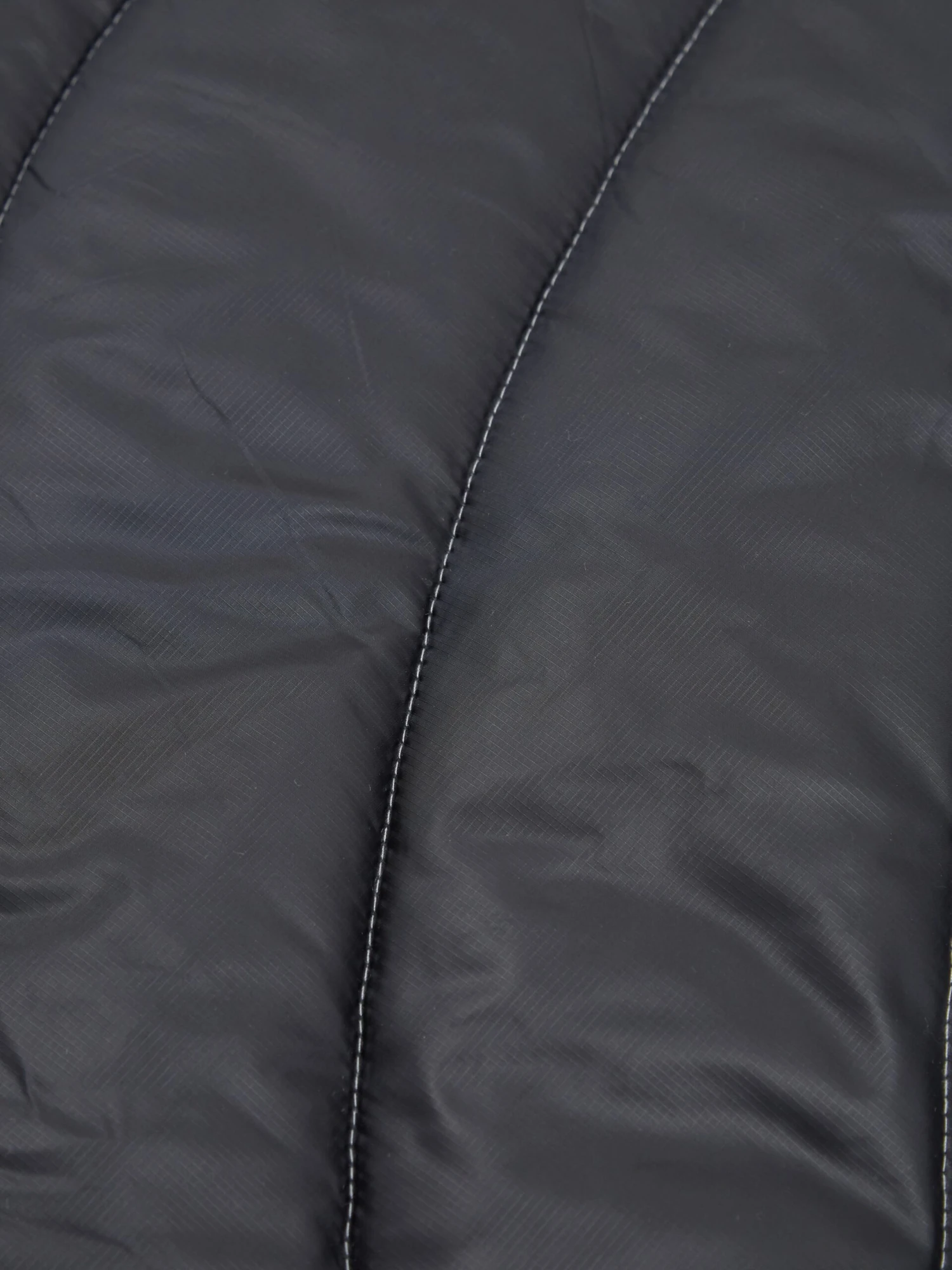 RUMPL The Original Puffy Blanket - Black 7 RUMPL The Original Puffy Blanket - Black - Image 5