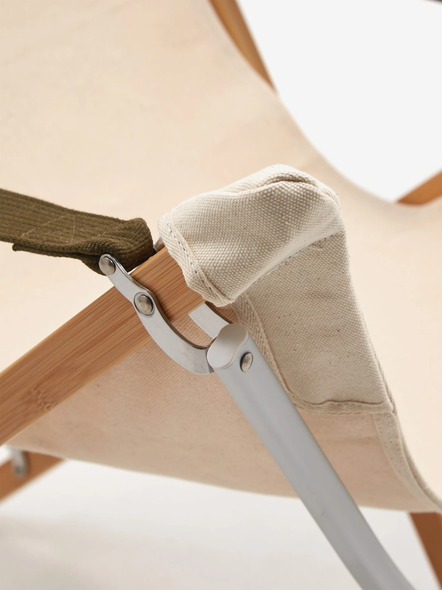 Snow Peak TAKE! Long Folding Chair - White 4 Snow Peak TAKE! Long Folding Chair - White - Image 2